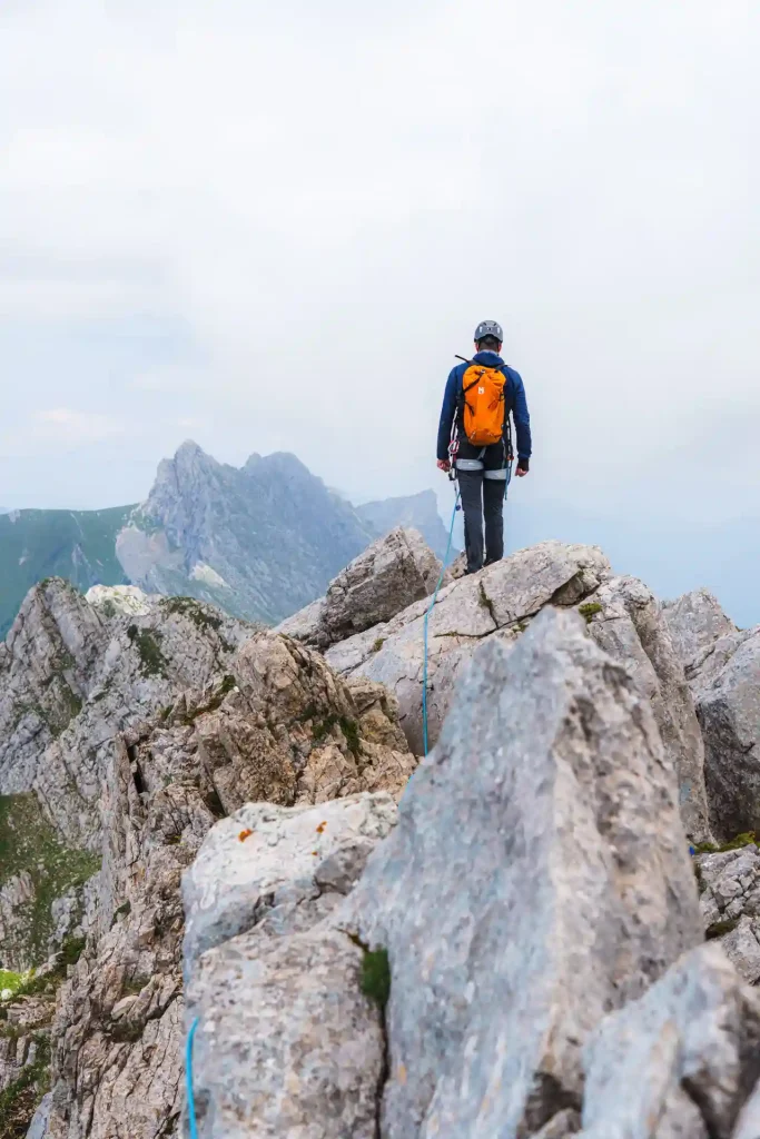Millet, marque de vêtement outdoor, shooting photo dans les Alpes françaises, marque et publicité par Tristan Conil.