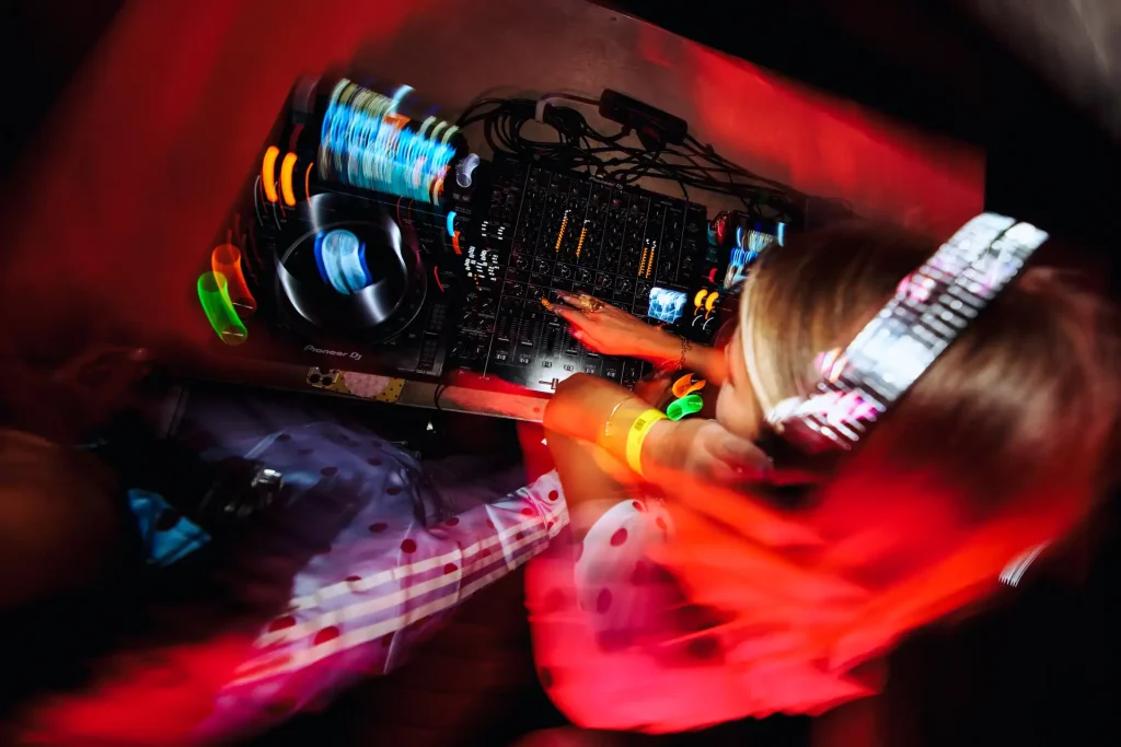 L'artiste Blacknoché en concert, reportage photo événementiel et scène par Tristan Conil.