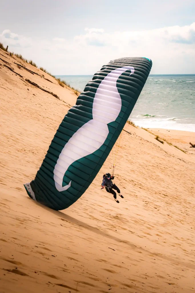 Parapentiste à la Dune du Pilat, reportage photo sport par Tristan Conil.