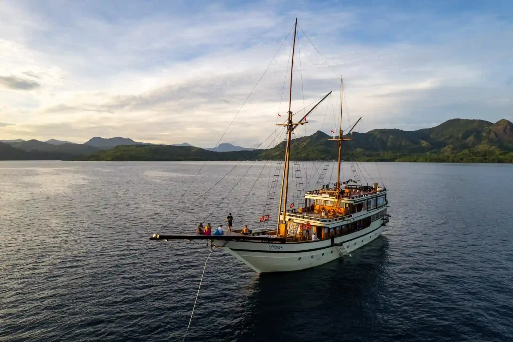 Croisière Lombok au Komodo en Indonésie lors d'un voyage, photographie aérienne de paysage par Tristan Conil.