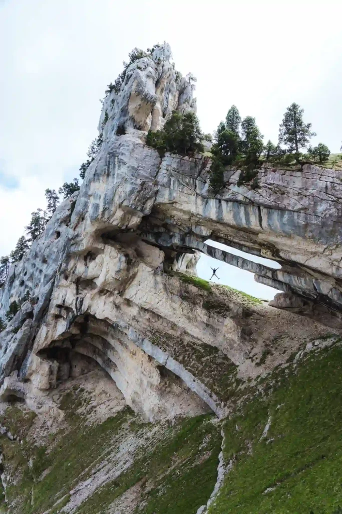La Tour Percée en Chartreuse lors d'une expédition outdoor, photographie de paysage par Tristan Conil.