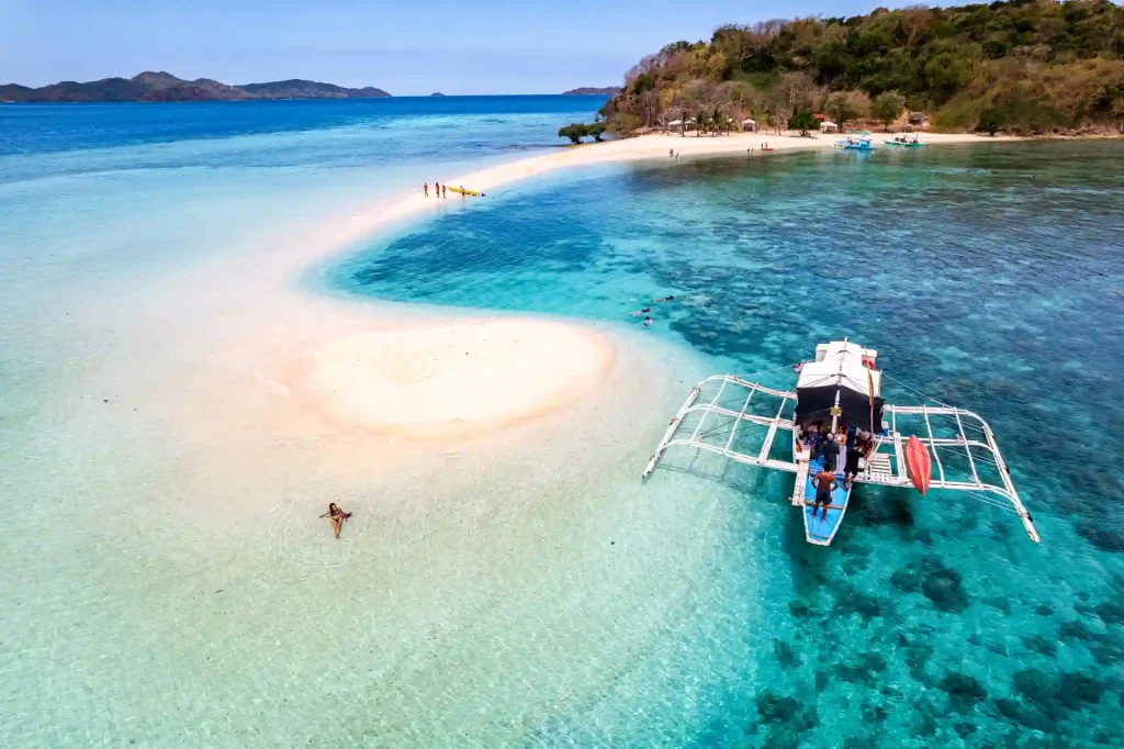 Croisière Coron à El Nido aux Philippines lors d'un voyage, photographie aérienne de paysage par Tristan Conil.