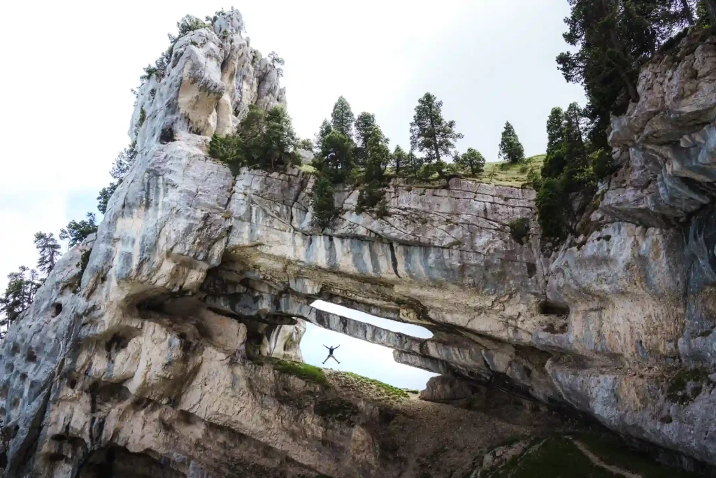 La Tour Percée en Chartreuse lors d'une expédition outdoor, photographie de paysage par Tristan Conil.